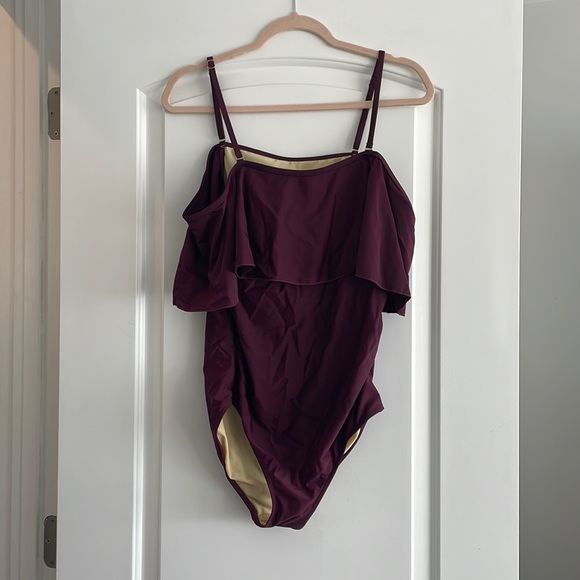 Flounce off the shoulder maternity swimsuit - Picture 2 of 2